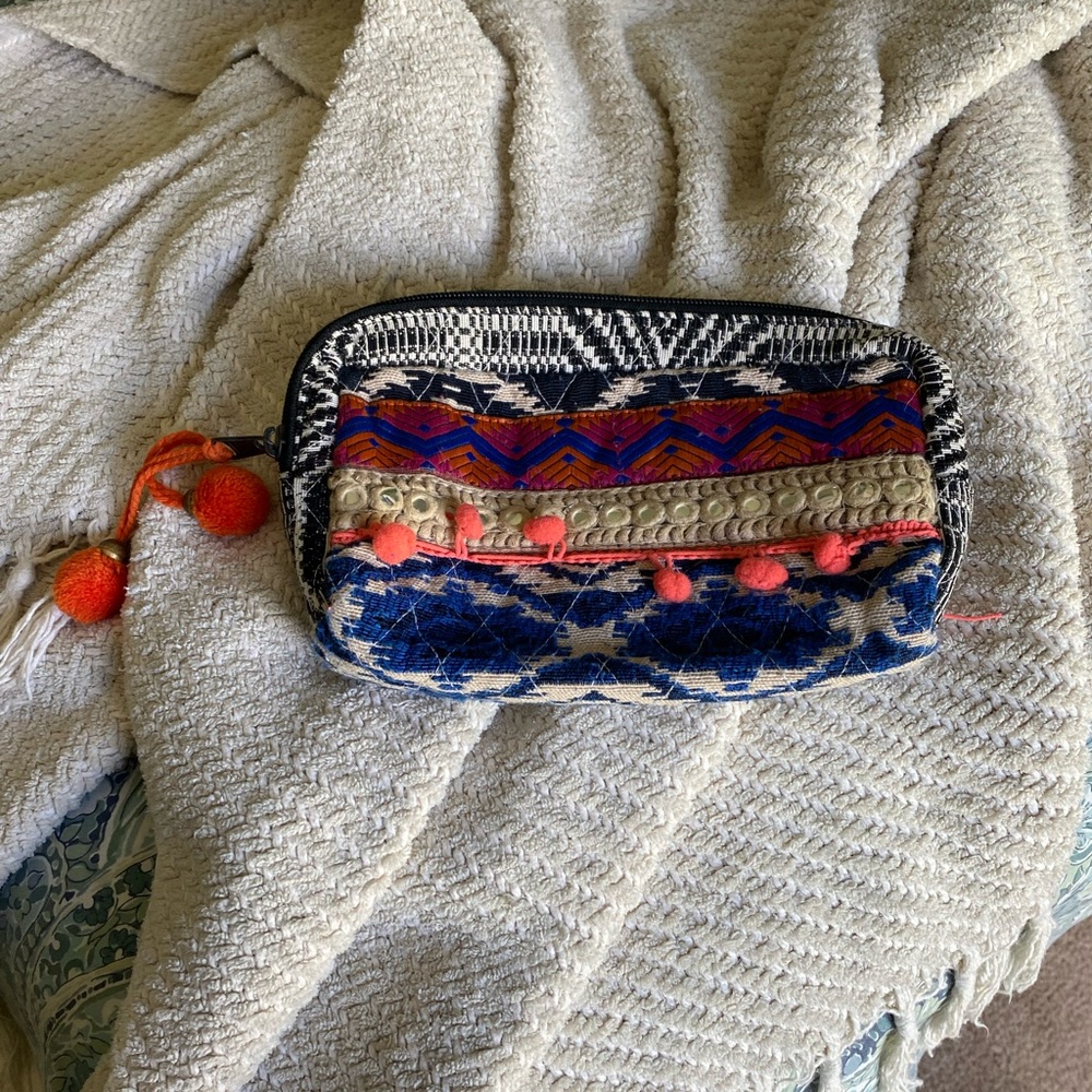 🔆 LOVESTITCH COSMETIC BAG